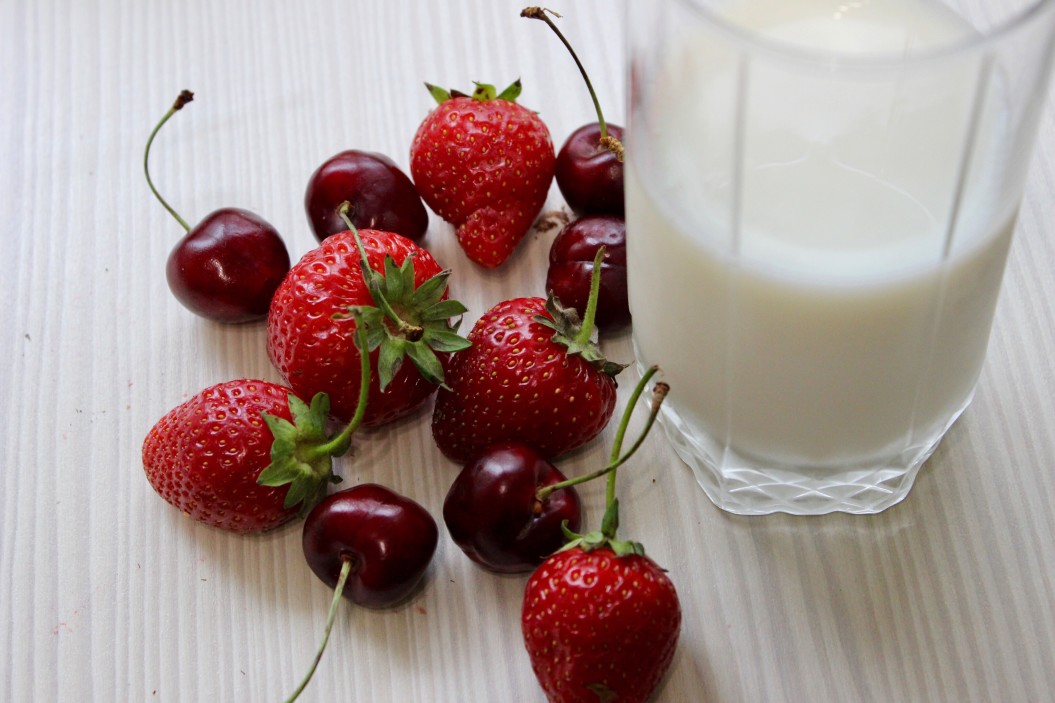 φυτικά γάλατα γάλα φράουλες